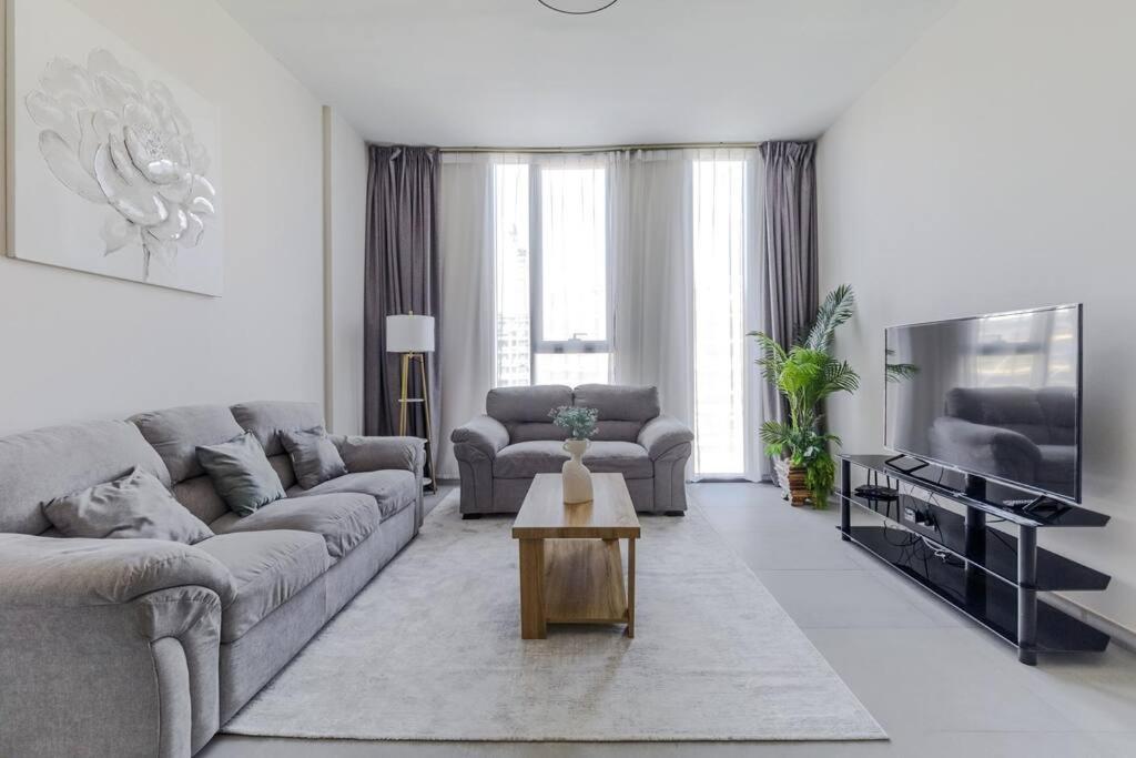 Sahab - Solo 1Br Apt In Al Jada Sharjah Exteriör bild