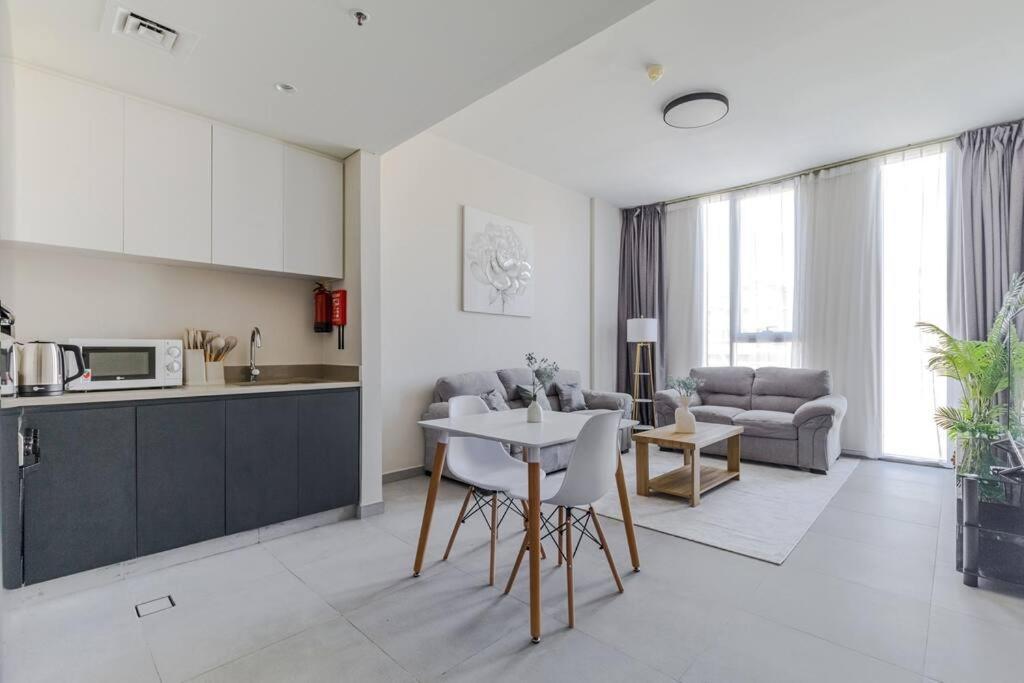 Sahab - Solo 1Br Apt In Al Jada Sharjah Exteriör bild