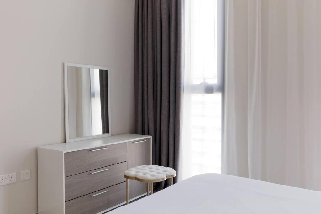 Sahab - Solo 1Br Apt In Al Jada Sharjah Exteriör bild