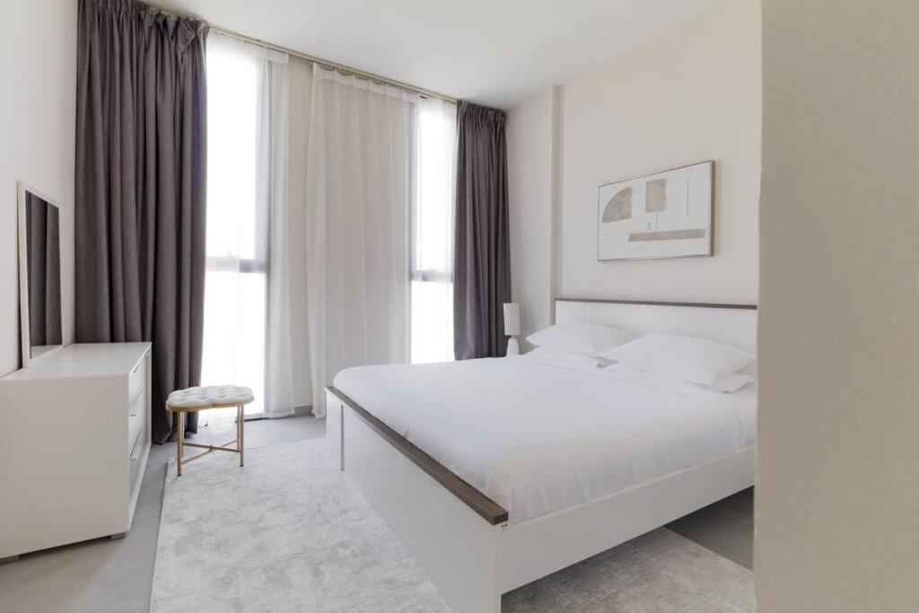 Sahab - Solo 1Br Apt In Al Jada Sharjah Exteriör bild