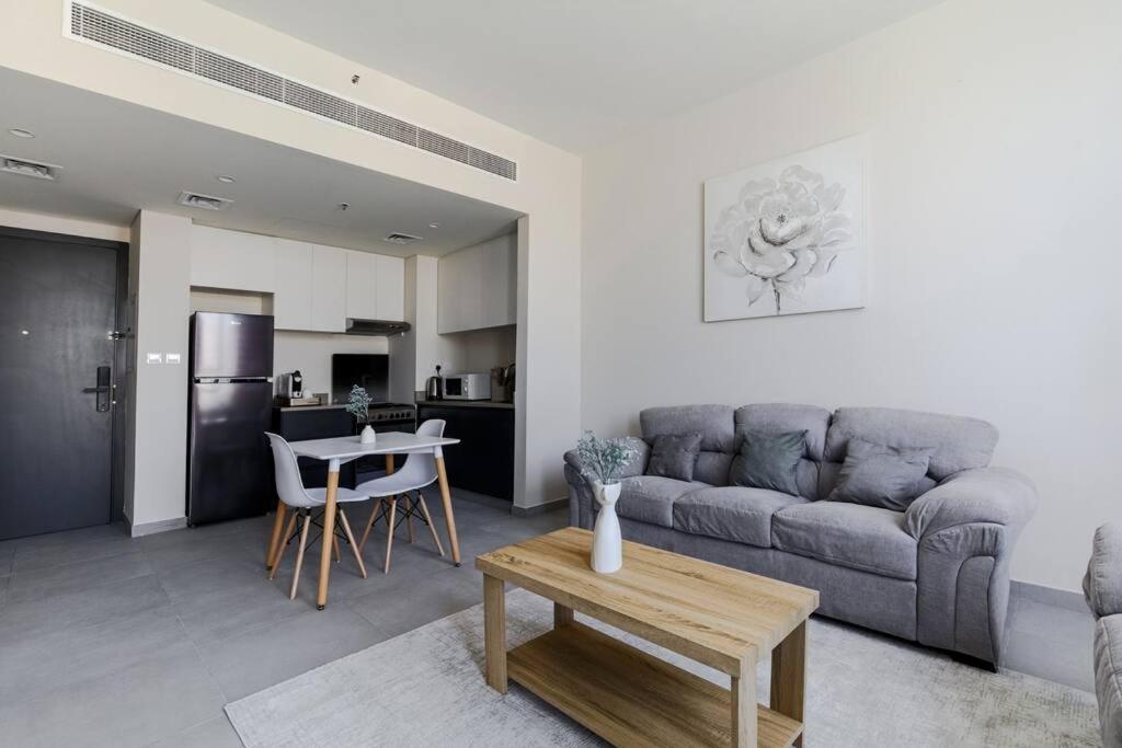 Sahab - Solo 1Br Apt In Al Jada Sharjah Exteriör bild