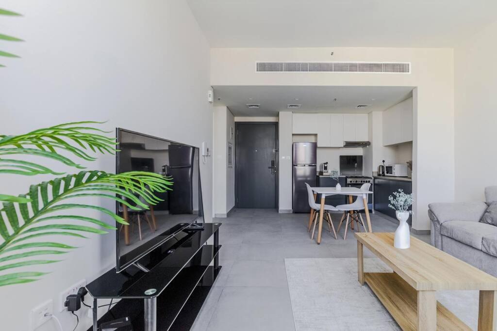 Sahab - Solo 1Br Apt In Al Jada Sharjah Exteriör bild
