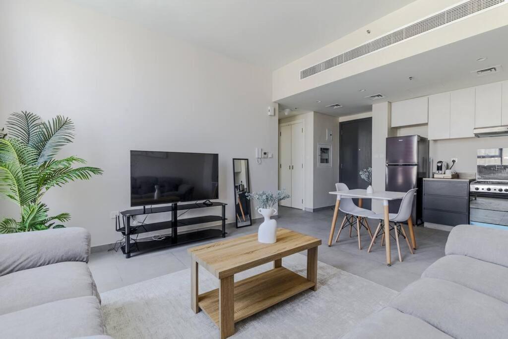 Sahab - Solo 1Br Apt In Al Jada Sharjah Exteriör bild