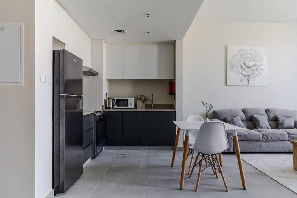 Sahab - Solo 1Br Apt In Al Jada Sharjah Exteriör bild