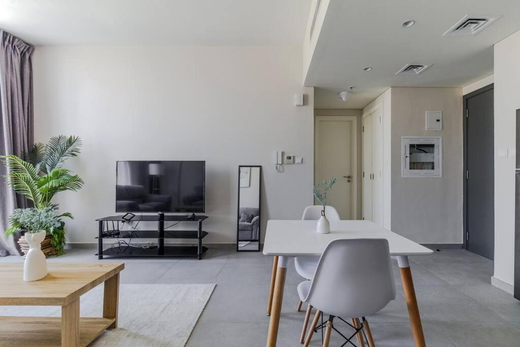 Sahab - Solo 1Br Apt In Al Jada Sharjah Exteriör bild