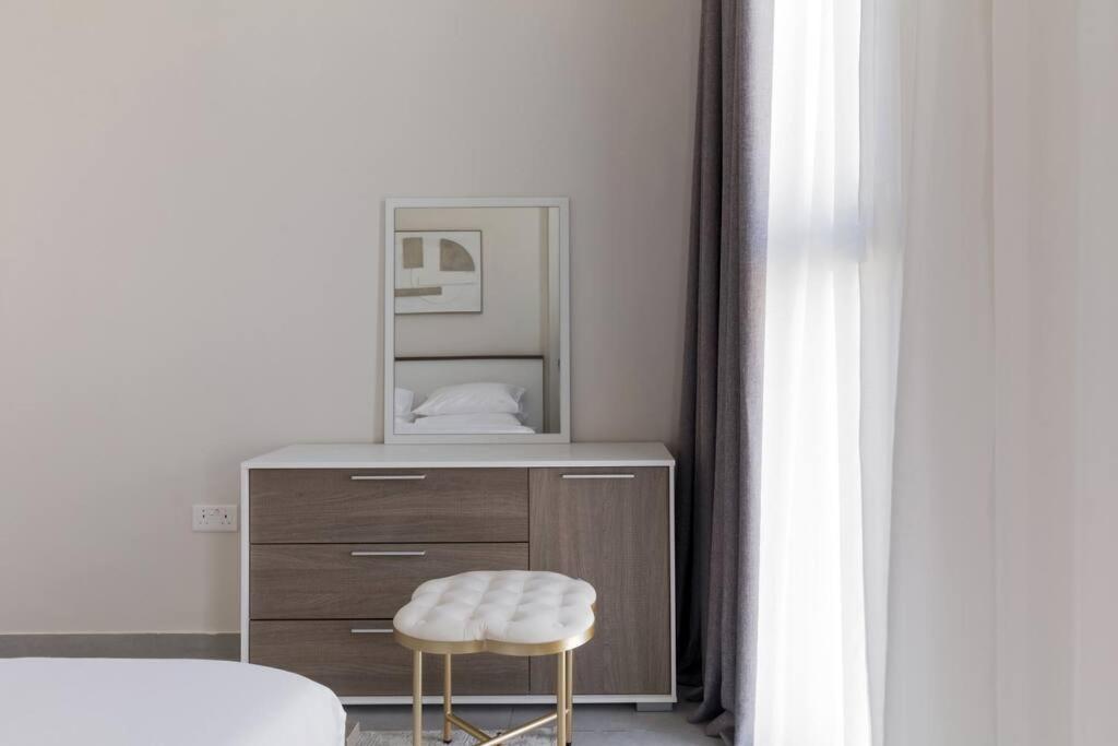 Sahab - Solo 1Br Apt In Al Jada Sharjah Exteriör bild