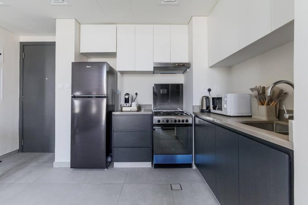 Sahab - Solo 1Br Apt In Al Jada Sharjah Exteriör bild